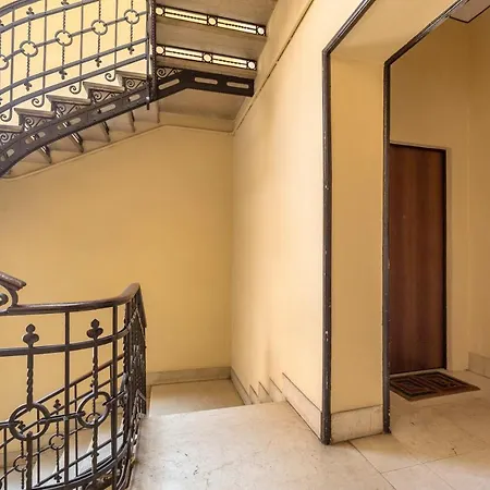 Guesthost - Lovely Near Piazza Firenze! Milan