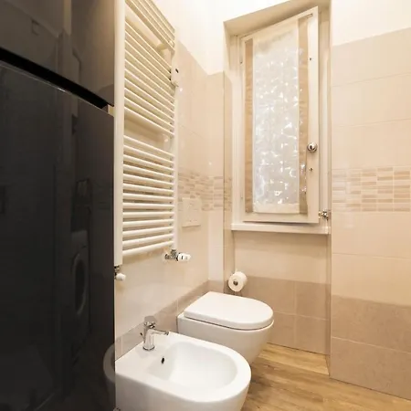 Guesthost - Lovely Near Piazza Firenze! Milan