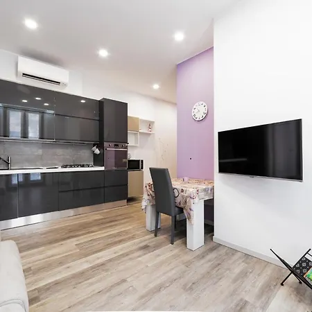 Apartment Guesthost - Lovely Near Piazza Firenze! Milan