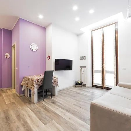 Guesthost - Lovely Near Piazza Firenze! Apartment *