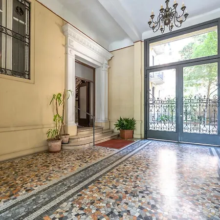 Apartment Guesthost - Lovely Near Piazza Firenze! Milan