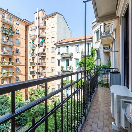 Apartment Guesthost - Lovely Near Piazza Firenze!
